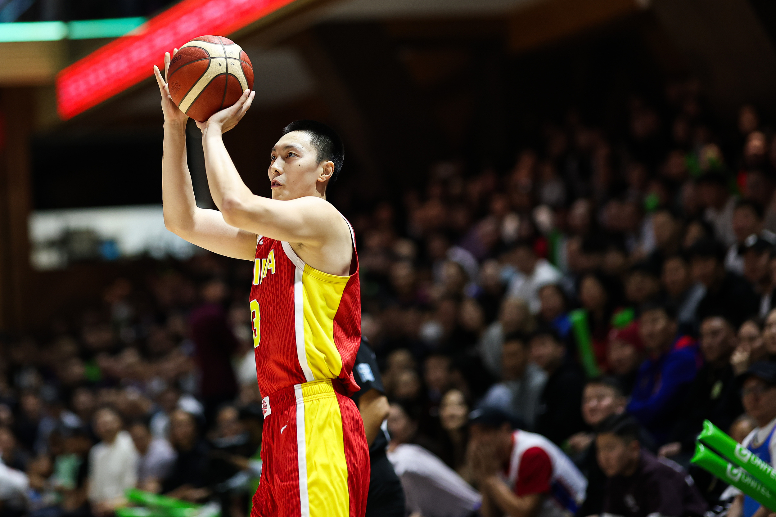 状态火热！胡明轩半场5中4&amp;amp;3分2中2得到10分