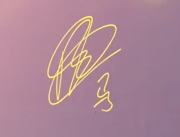 必发下载-国安德籍经理马永明出席中国金球奖颁奖仪式，并在签名墙书写马字